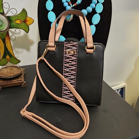 Olivia & Kate New York Crossbody Handbag - Picture 1 of 7